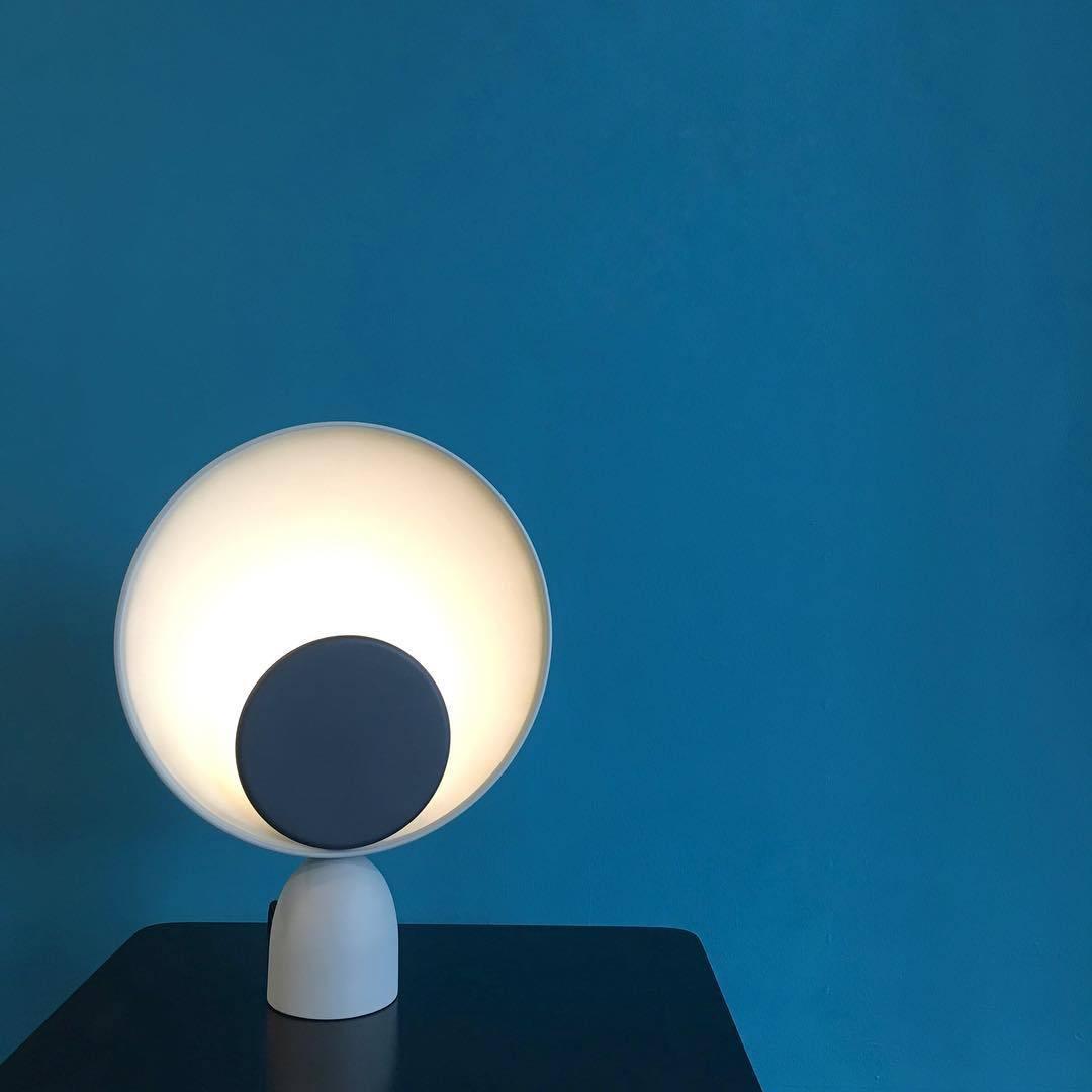 Prynd nowoczesna lampa stołowa