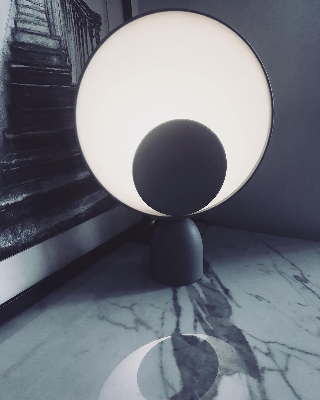 Prynd nowoczesna lampa stołowa