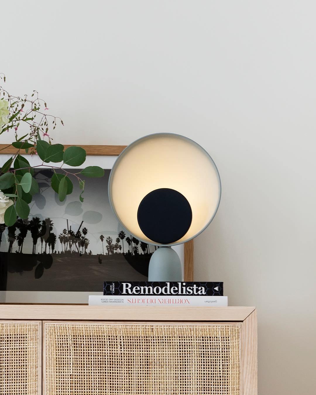 Prynd nowoczesna lampa stołowa
