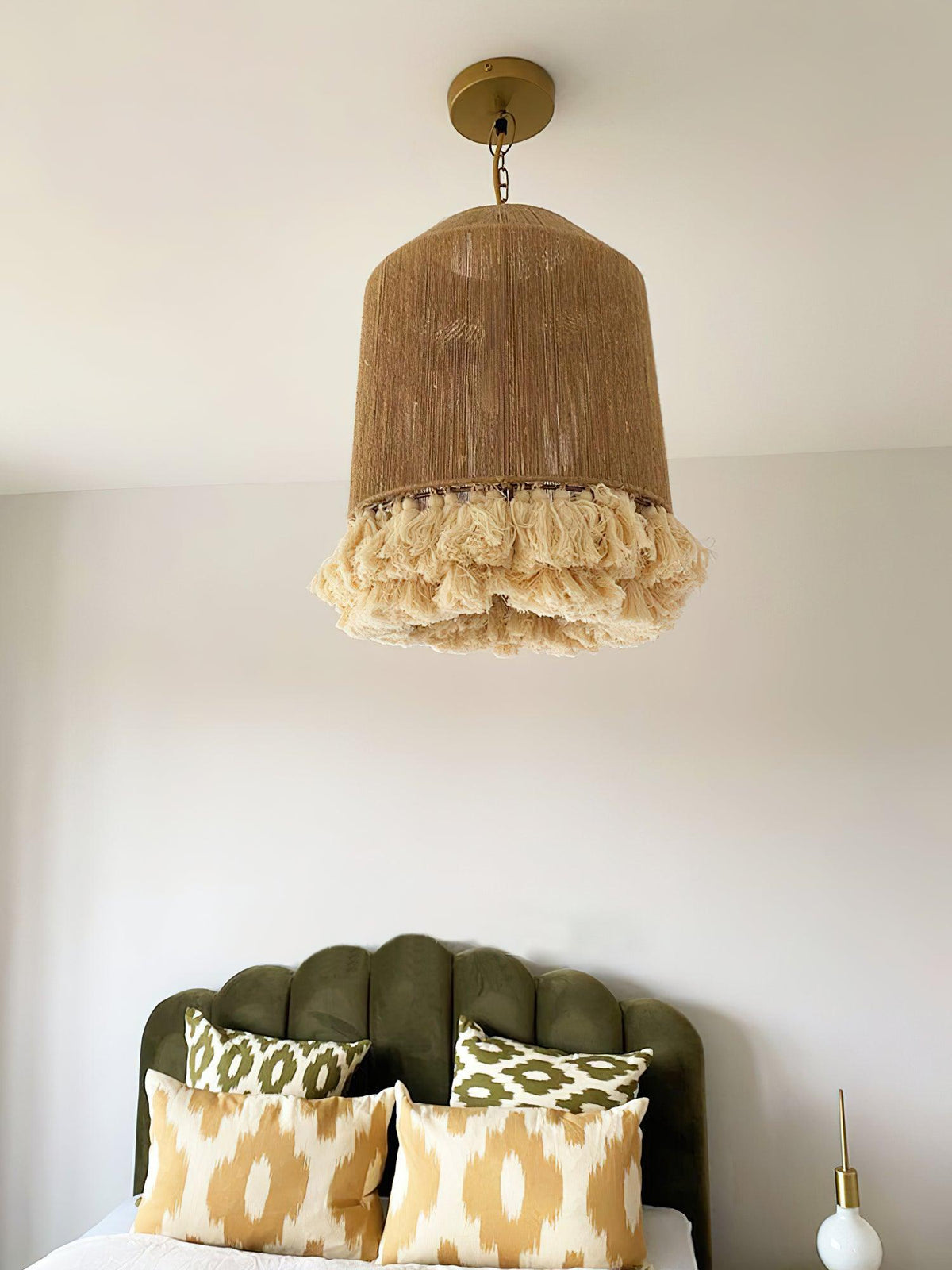 Lampa wisząca Serenenne z frędzlami z płótna do salonu