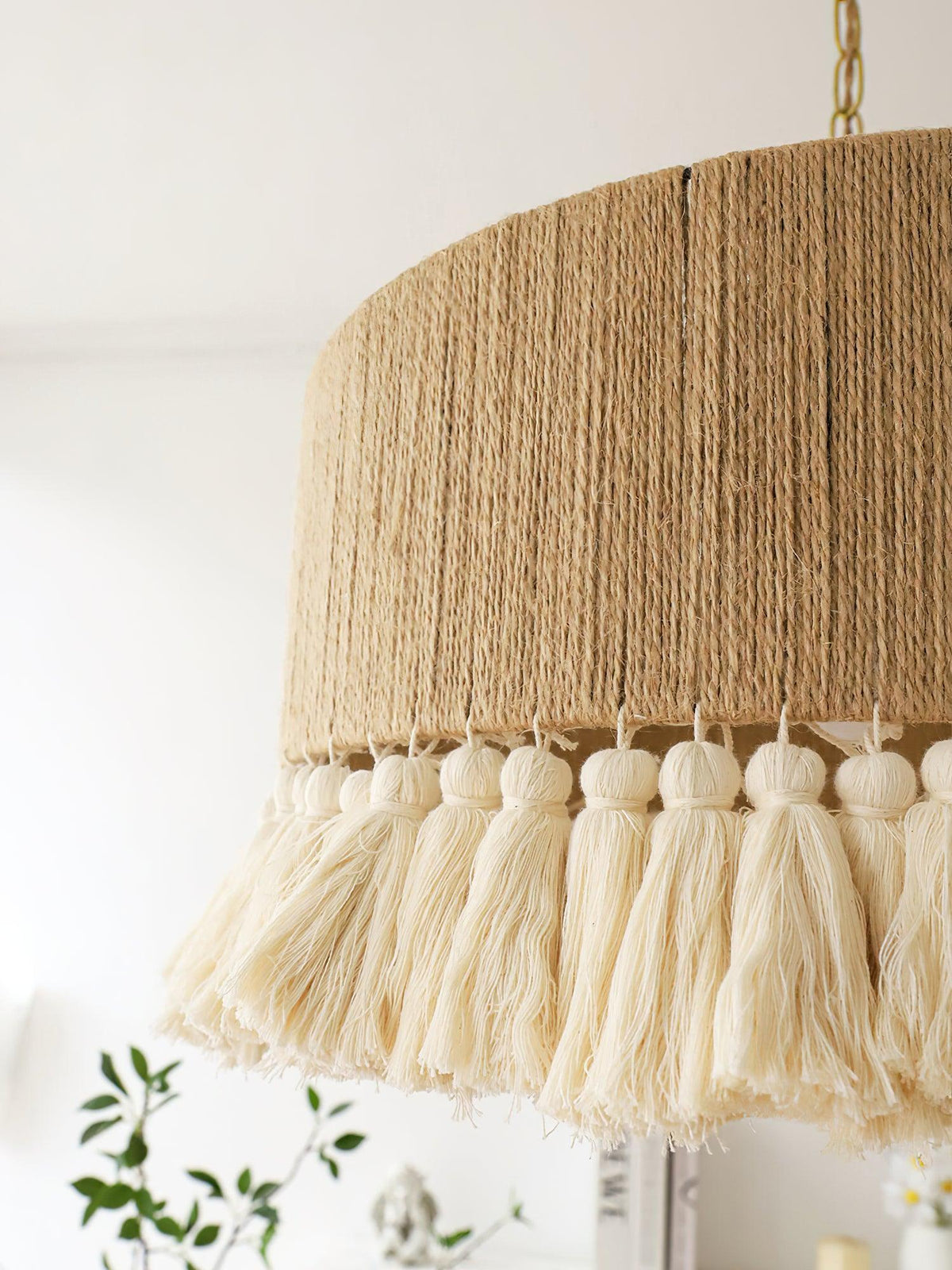 Lampa wisząca Serenenne z frędzlami z płótna do salonu