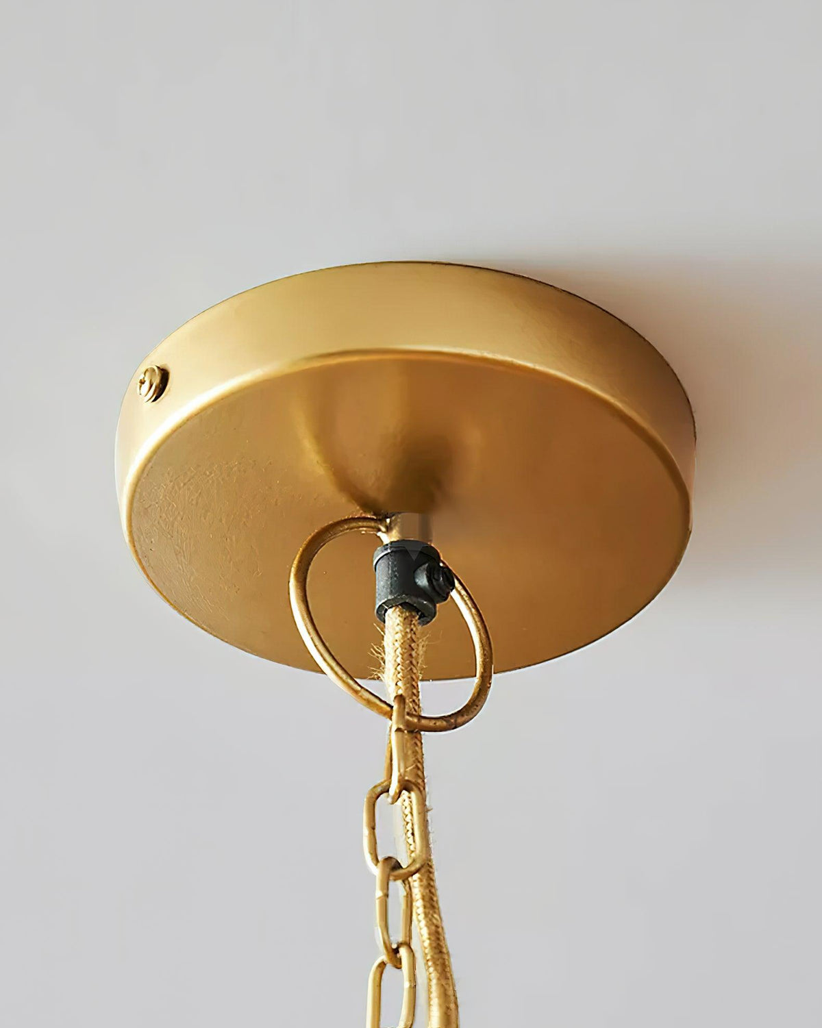 Lampa wisząca Serenenne z frędzlami z płótna do salonu