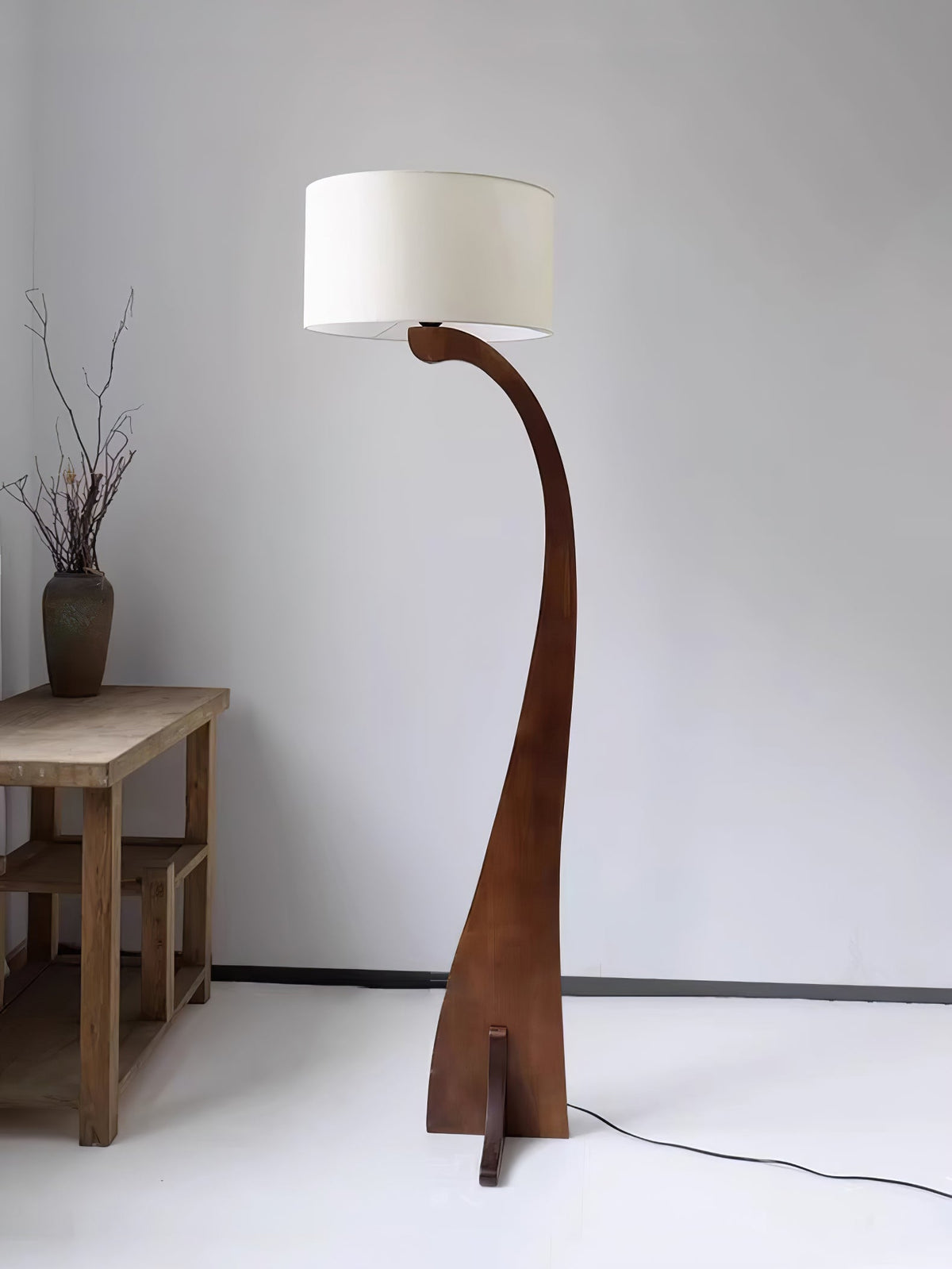 Viraineria nordycka lampa stojąca Arc