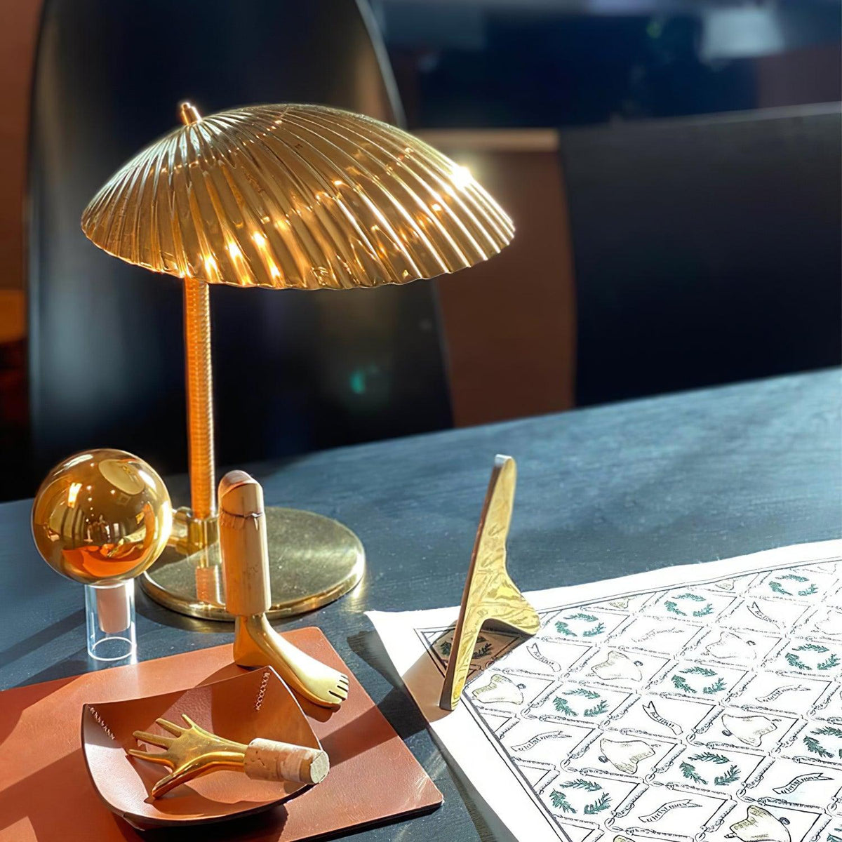 Zorare Glam lampa stołowa z miedzi