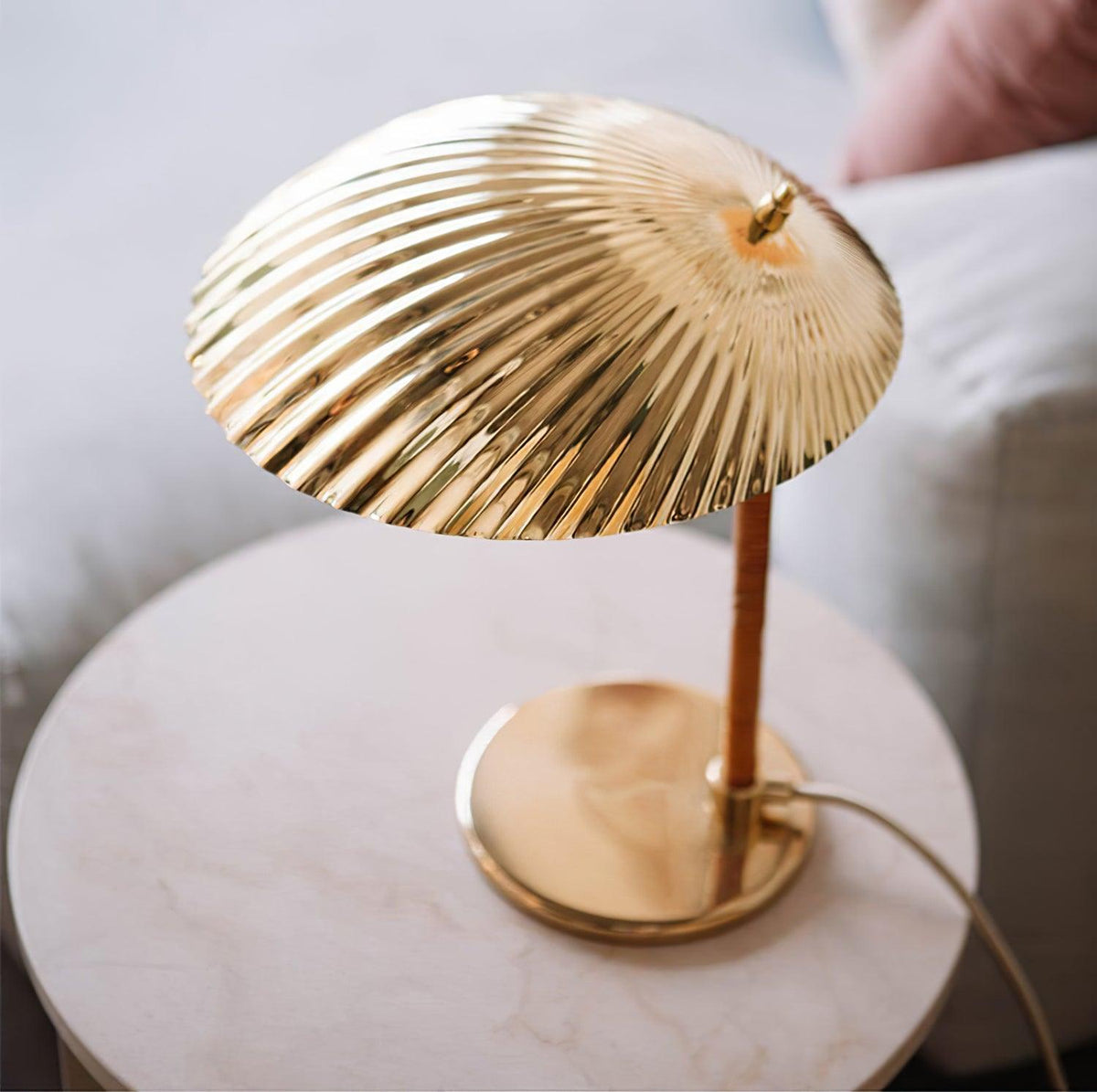 Zorare Glam lampa stołowa z miedzi
