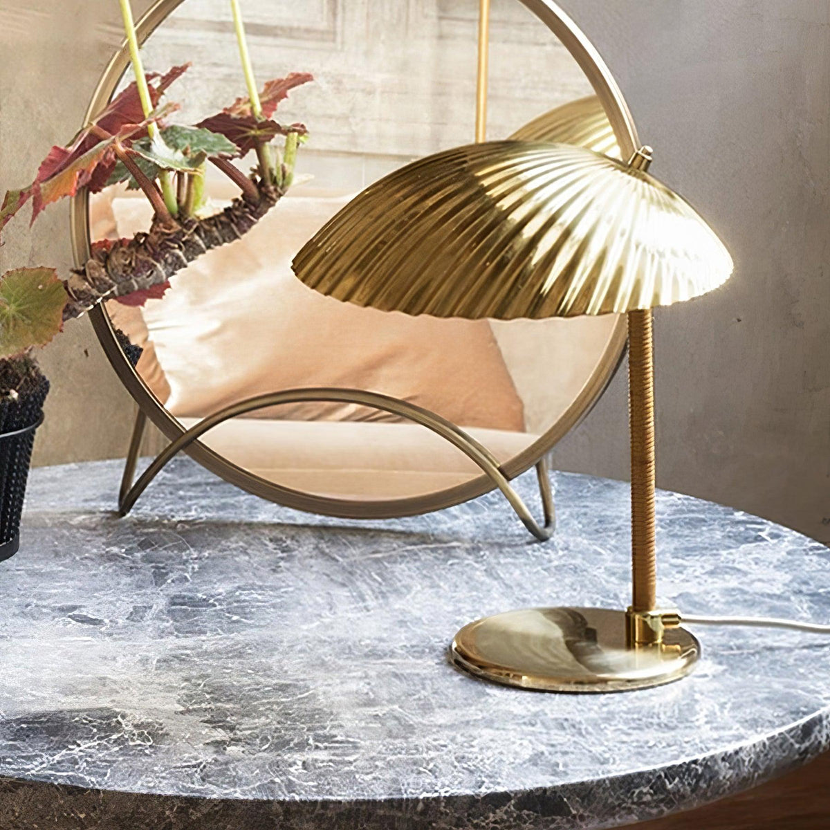 Zorare Glam lampa stołowa z miedzi