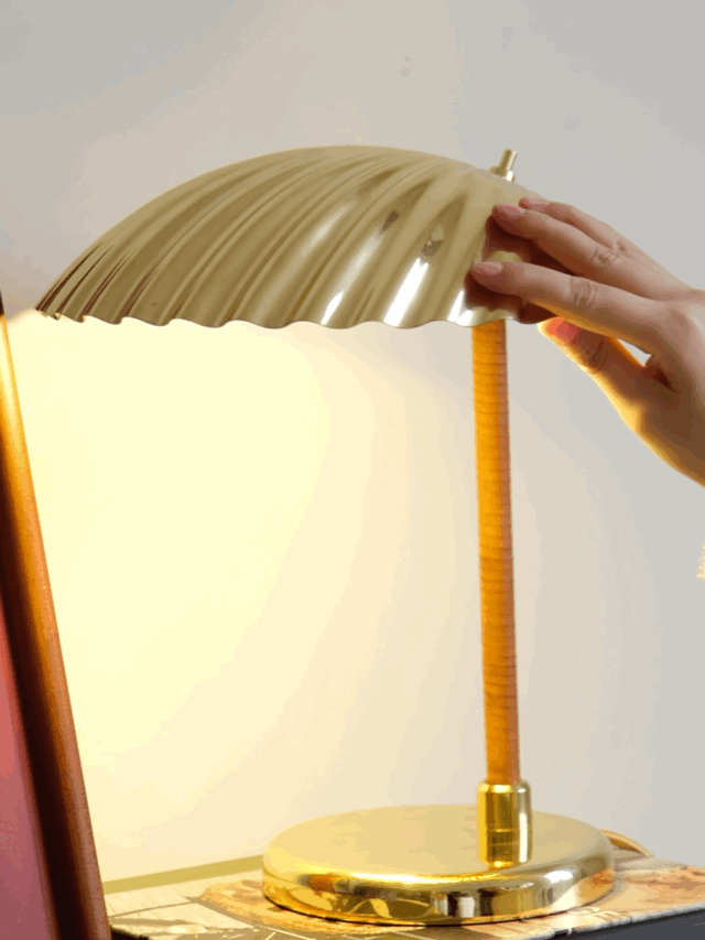 Zorare Glam lampa stołowa z miedzi