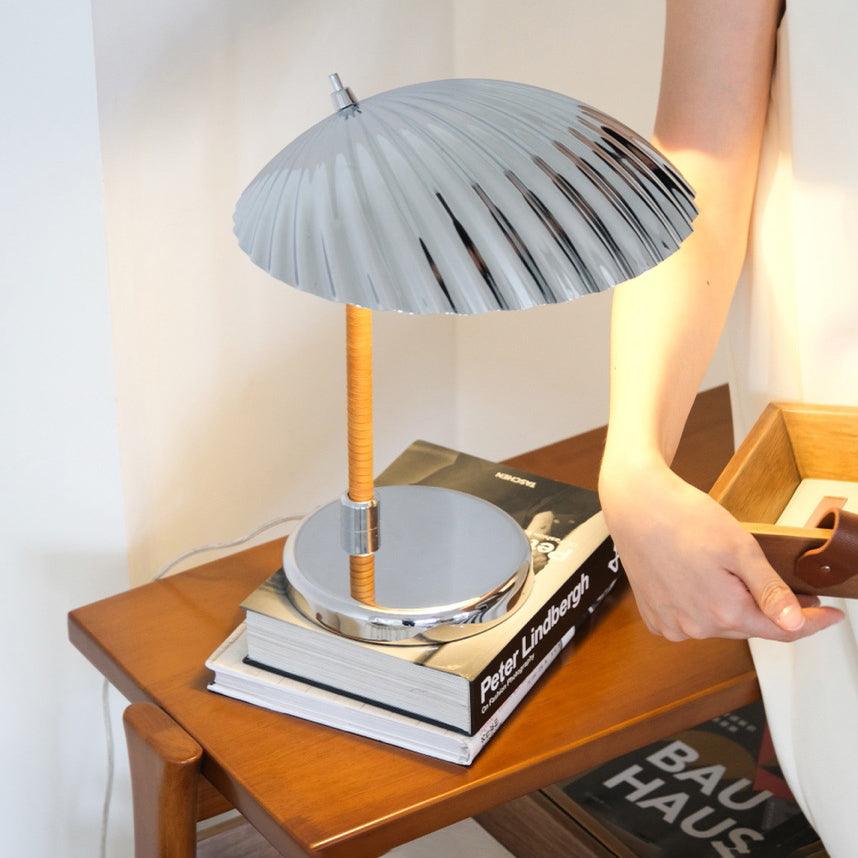 Zorare Glam lampa stołowa z miedzi