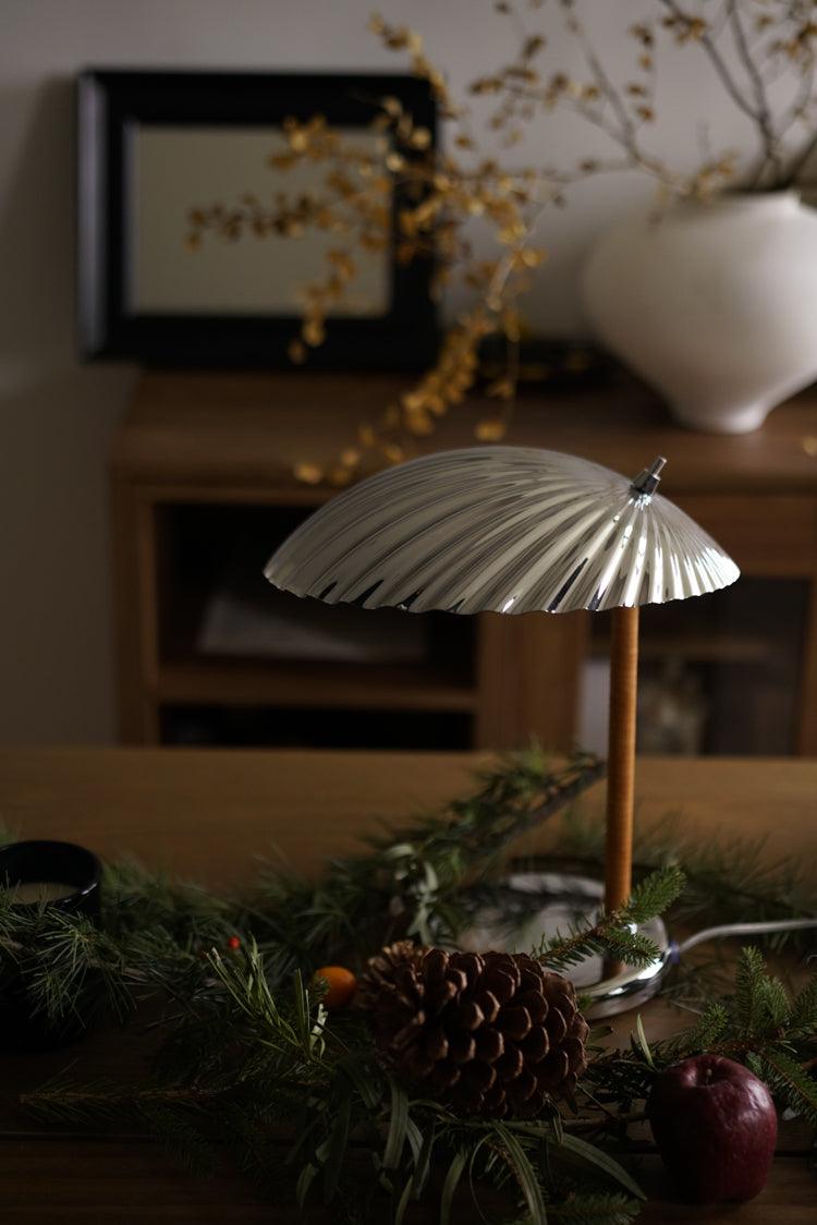 Zorare Glam lampa stołowa z miedzi