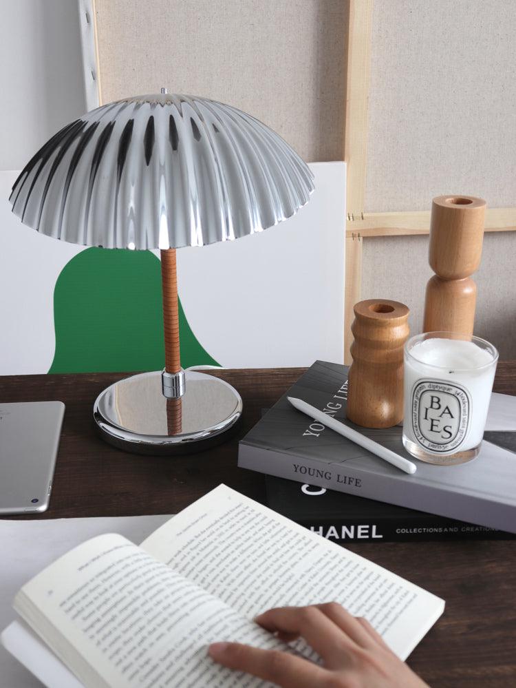 Zorare Glam lampa stołowa z miedzi