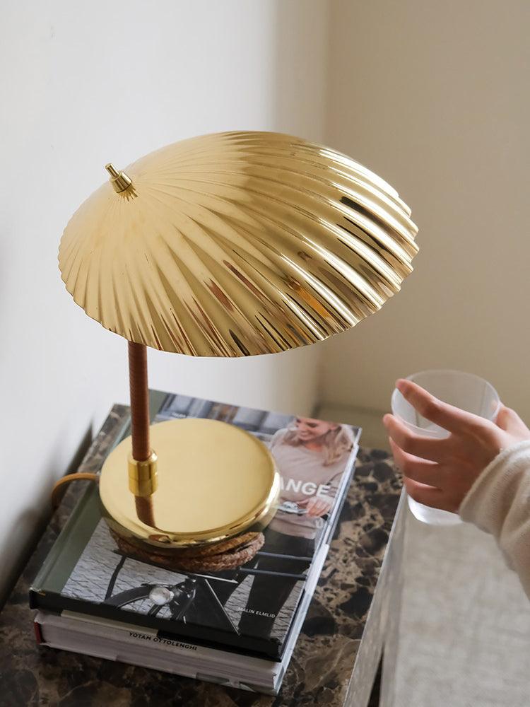 Zorare Glam lampa stołowa z miedzi