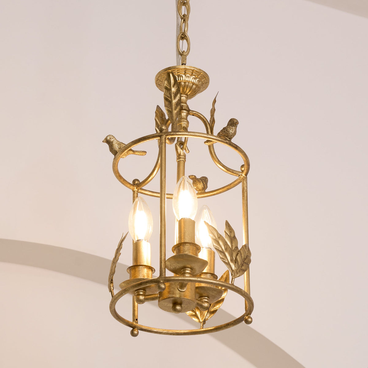 Lampa wisząca w kształcie latarni Sova w stylu barokowym