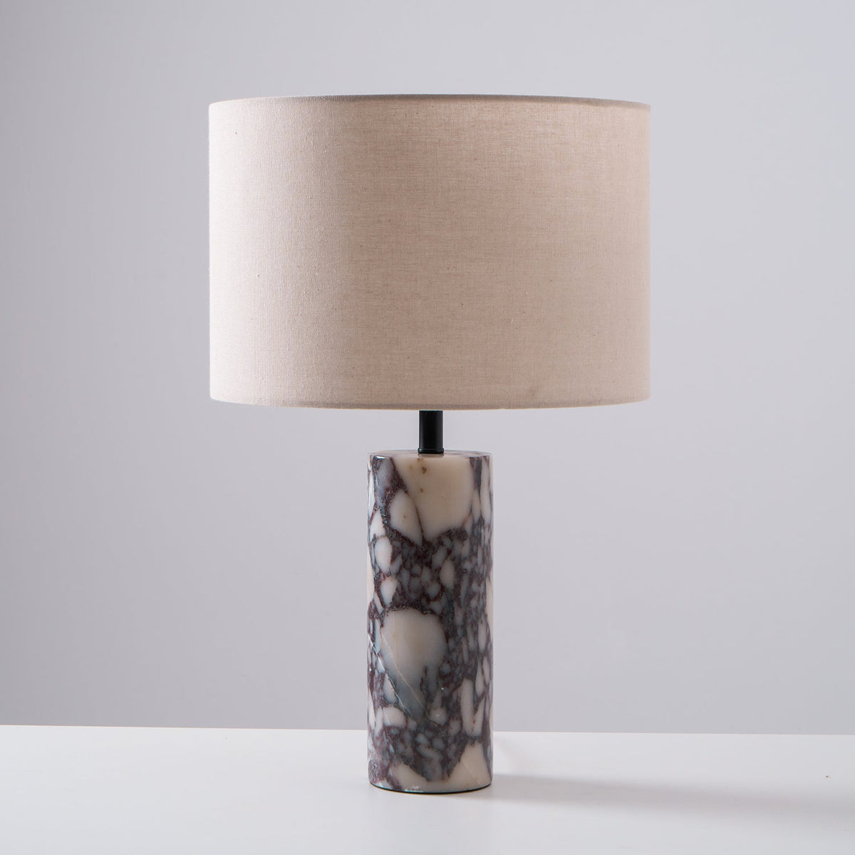 Vivo elegancka lampa stołowa z marmuru