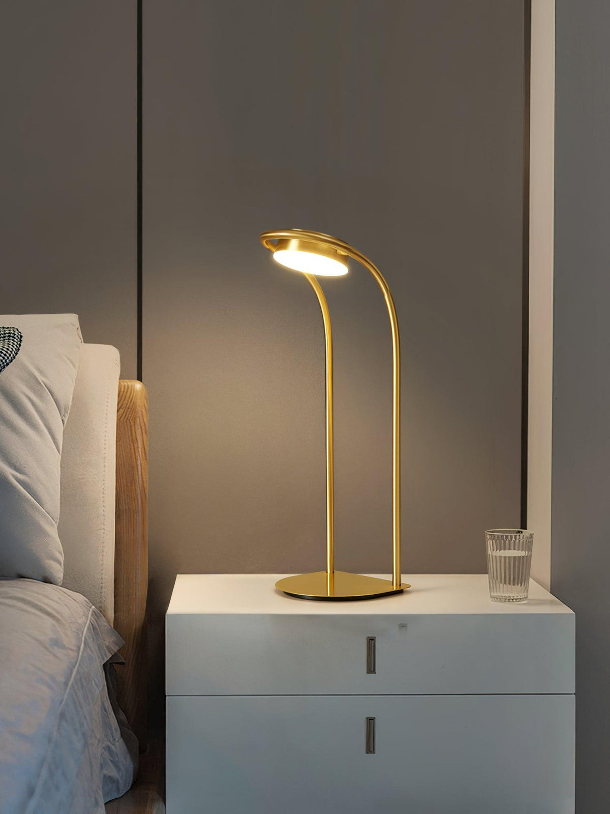 Rivarette minimalistyczna lampa stołowa