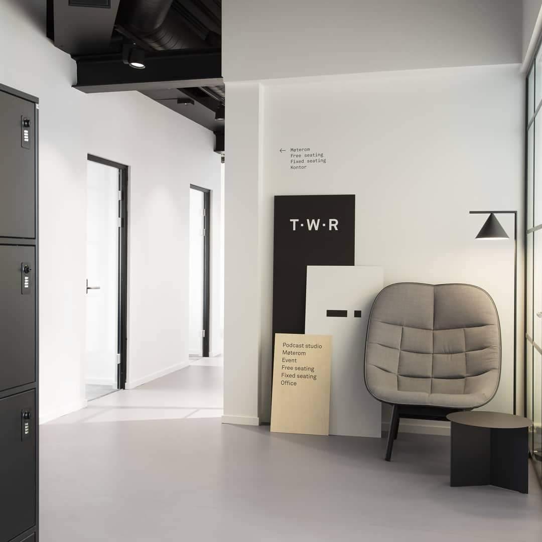 Nell minimalistyczna lampa stojąca