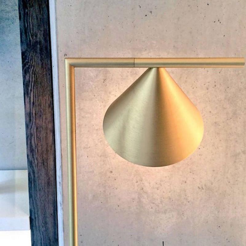 Nell minimalistyczna lampa stojąca