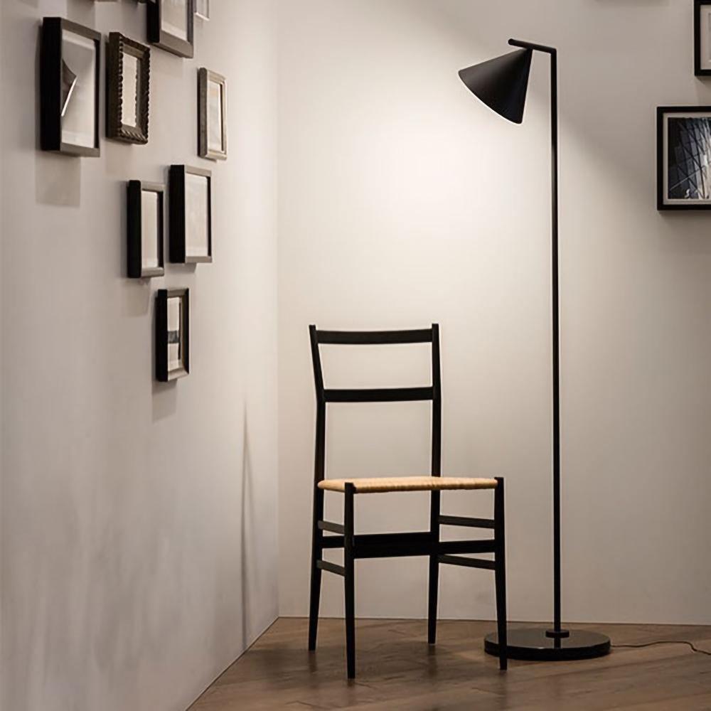 Nell minimalistyczna lampa stojąca