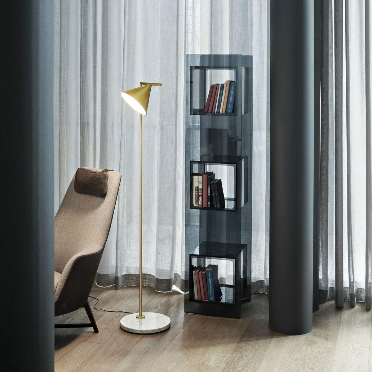 Nell minimalistyczna lampa stojąca