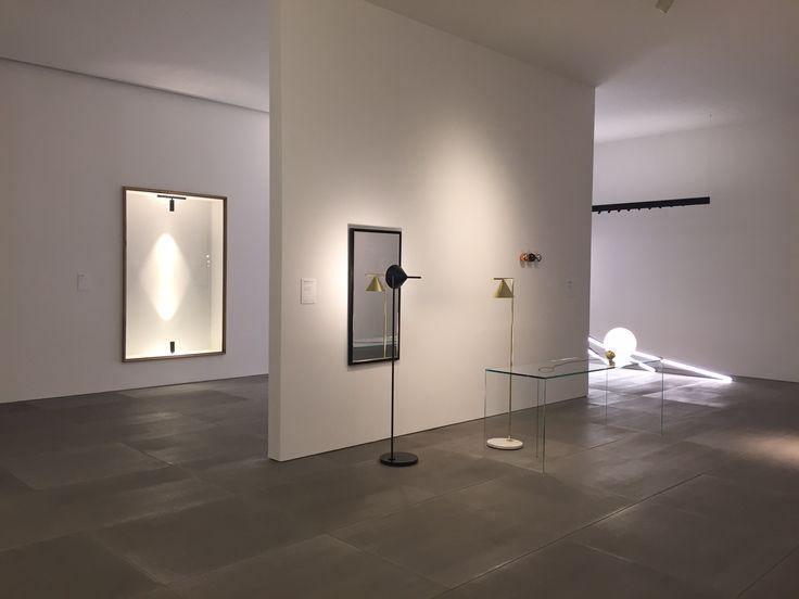 Nell minimalistyczna lampa stojąca
