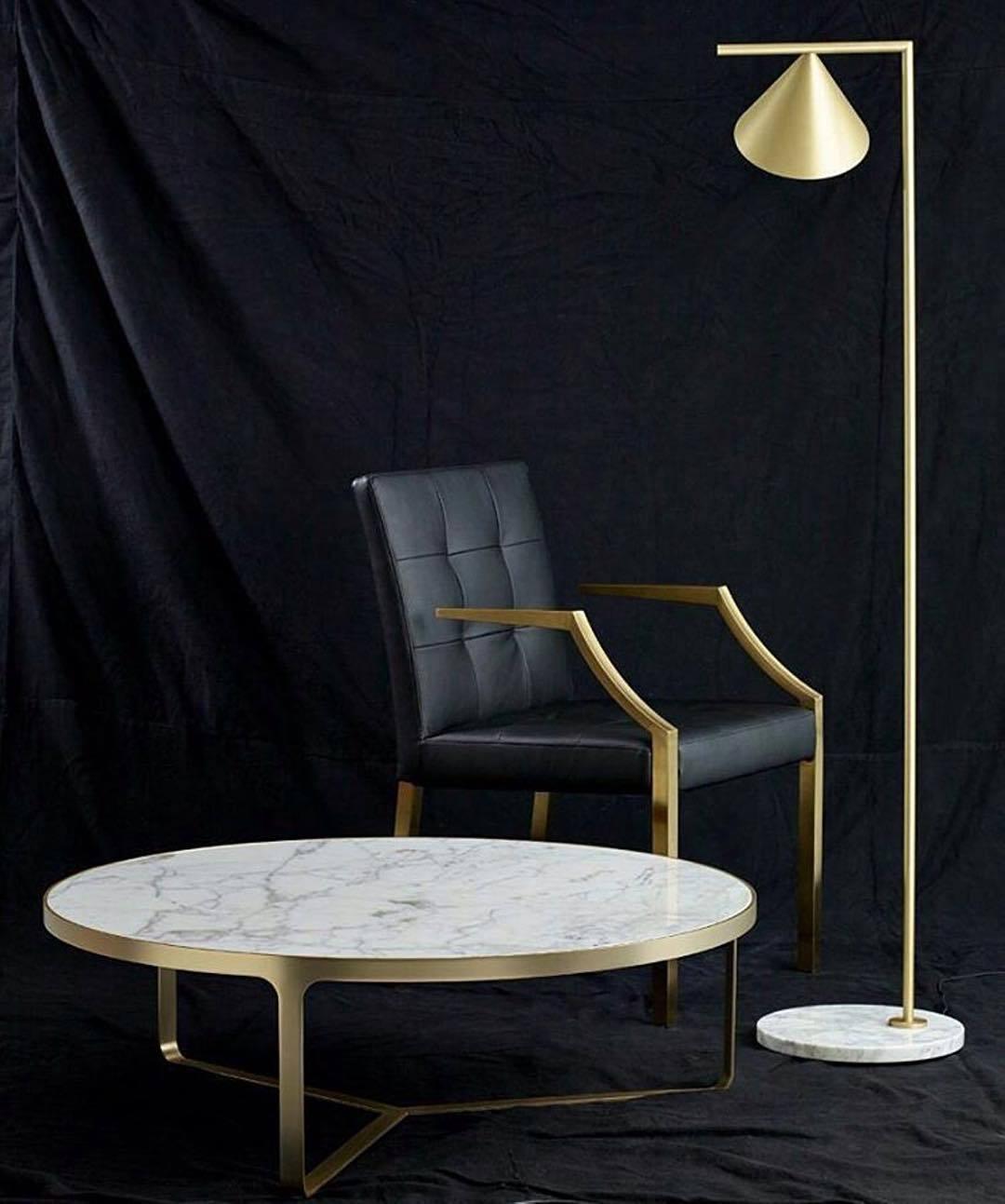 Nell minimalistyczna lampa stojąca