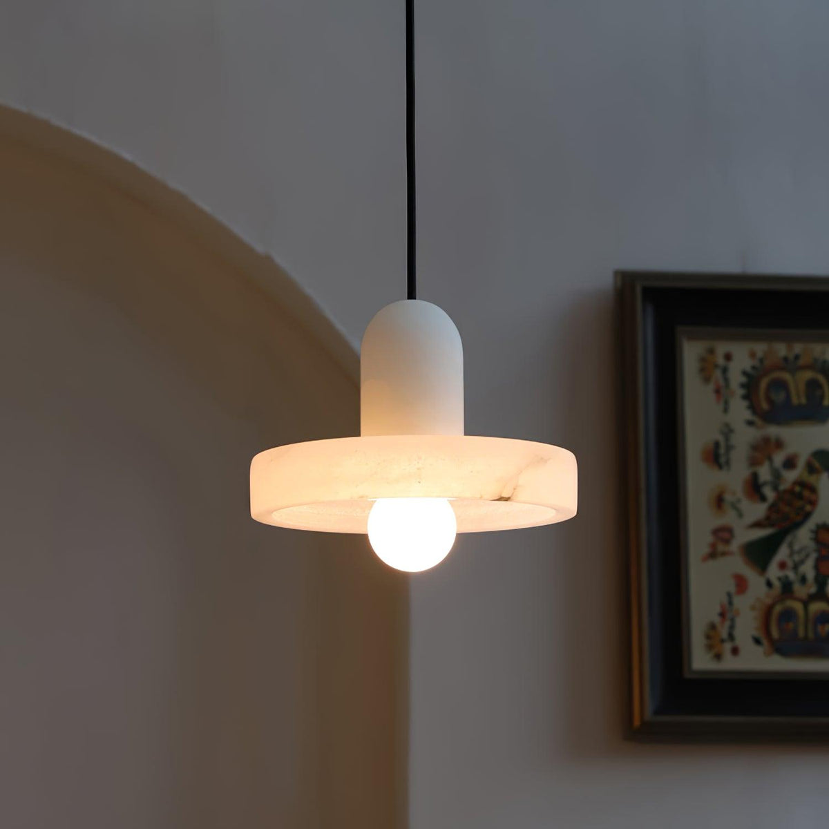 Eirven wisząca lampa ze szkła alabastrowego w układzie nakładkowym