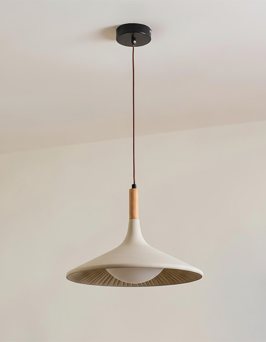 Lampa wisząca z drewna