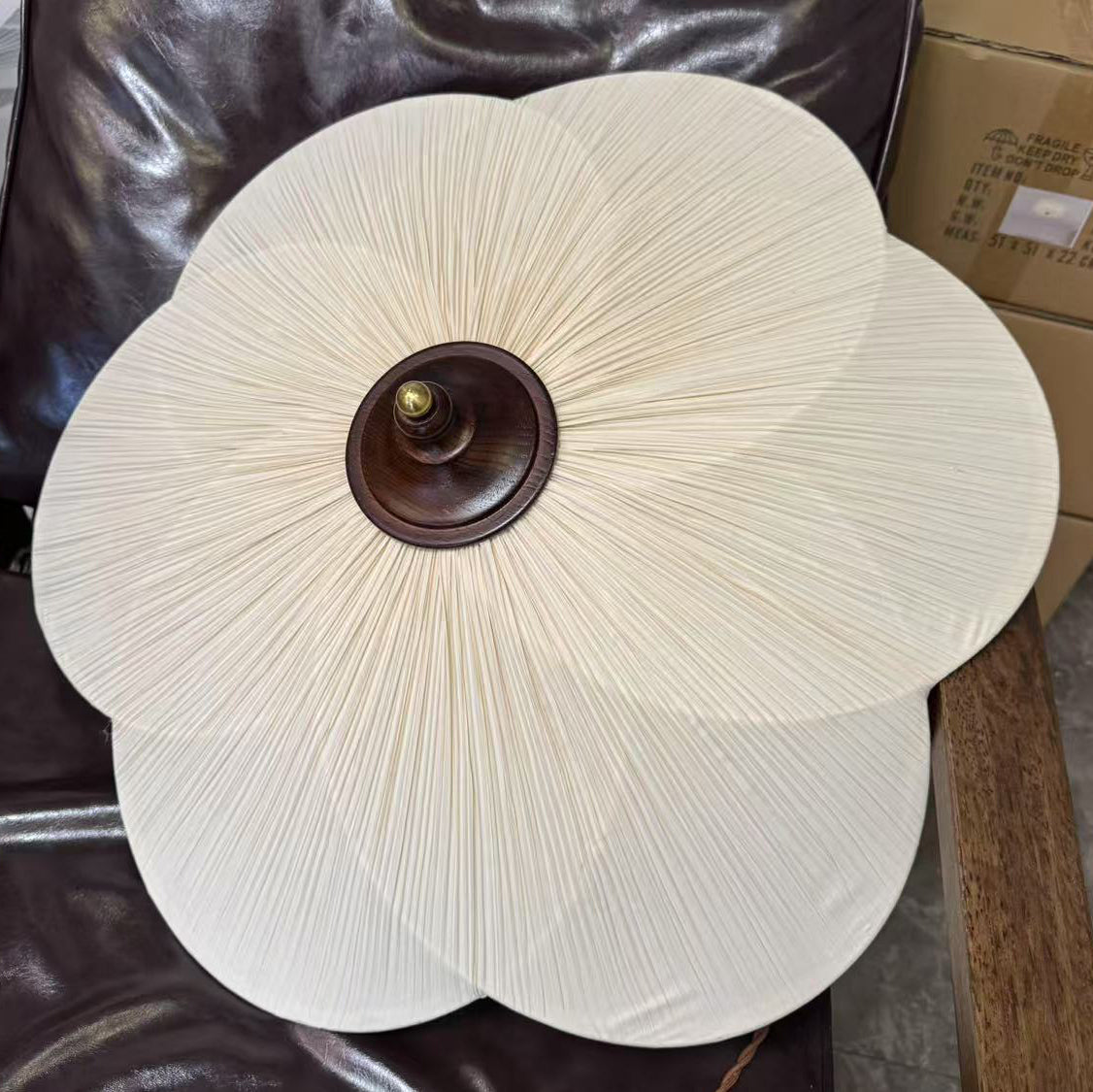Nira nowoczesna lampa sufitowa montowana bezpośrednio ze szkła w stylu płatka