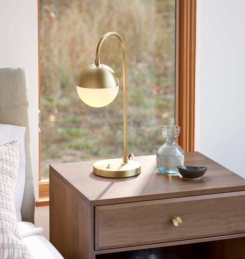 Irenas lampa stołowa w stylu luxury