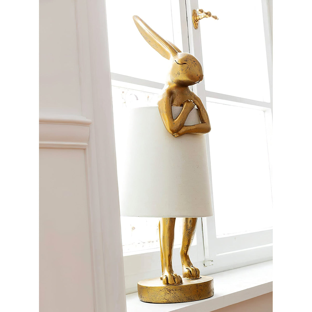Lampa stołowa z figurką złotego królika
