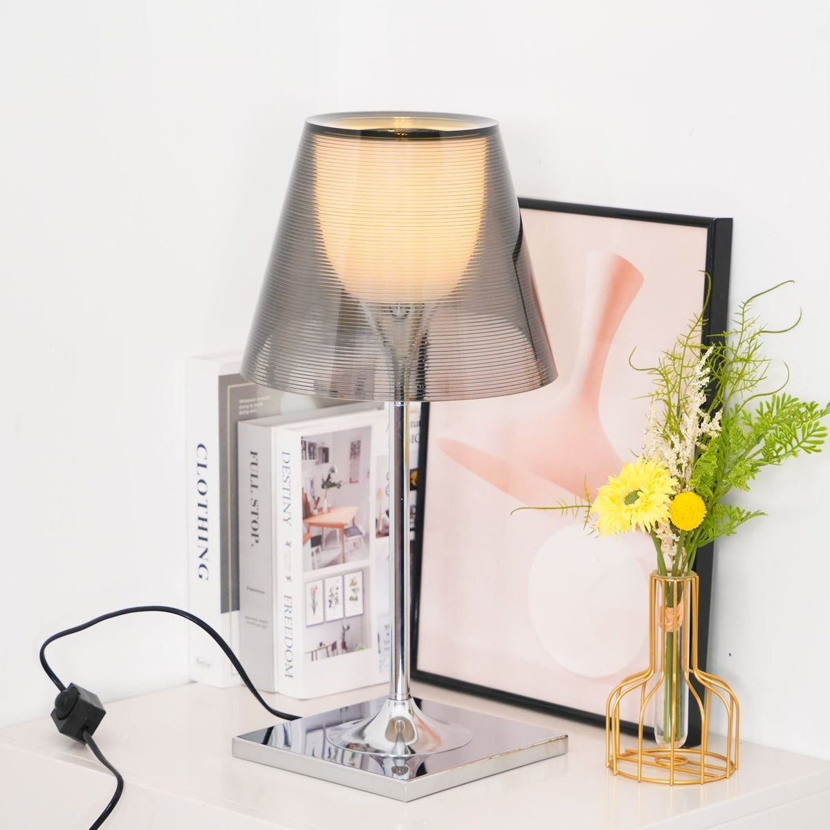 Bravon lampa stołowa z plastiku