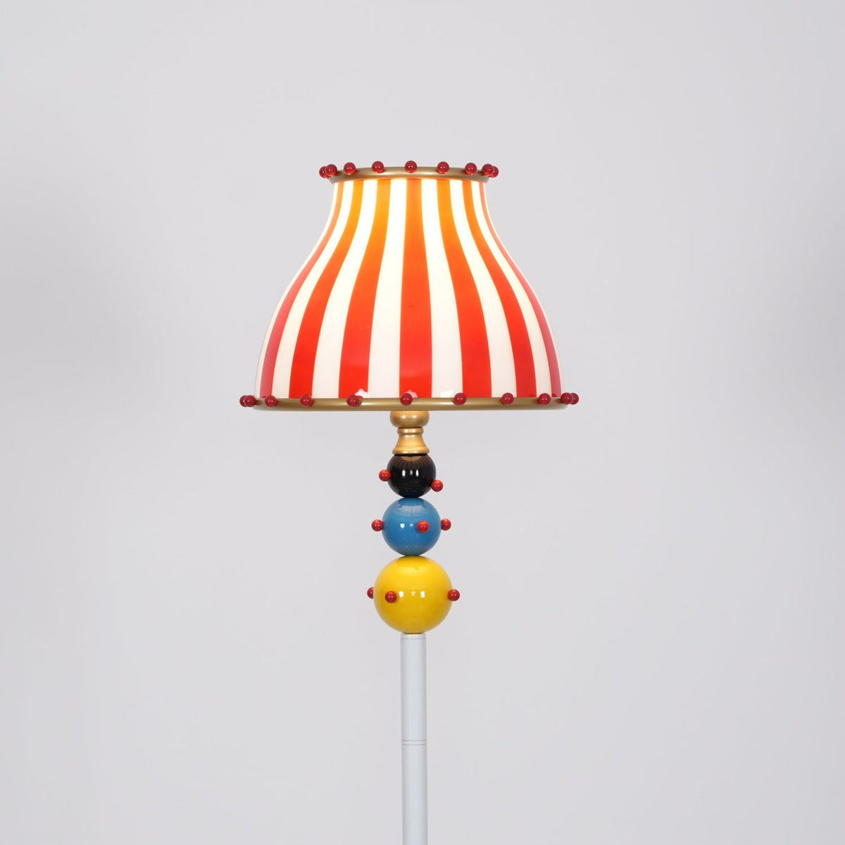 Teriaaine lampa stojąca