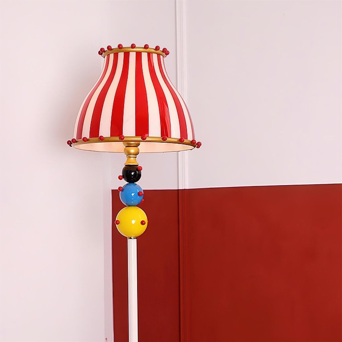 Teriaaine lampa stojąca