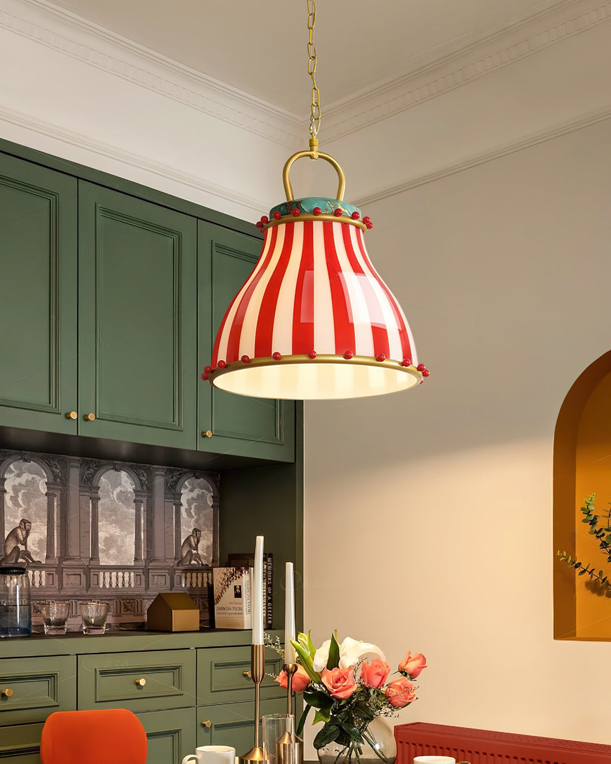Lampa wisząca ze szkła w czerwono-białe paski