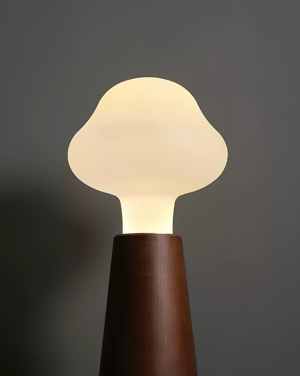 Mushio drewniana lampa stołowa w kształcie chmury