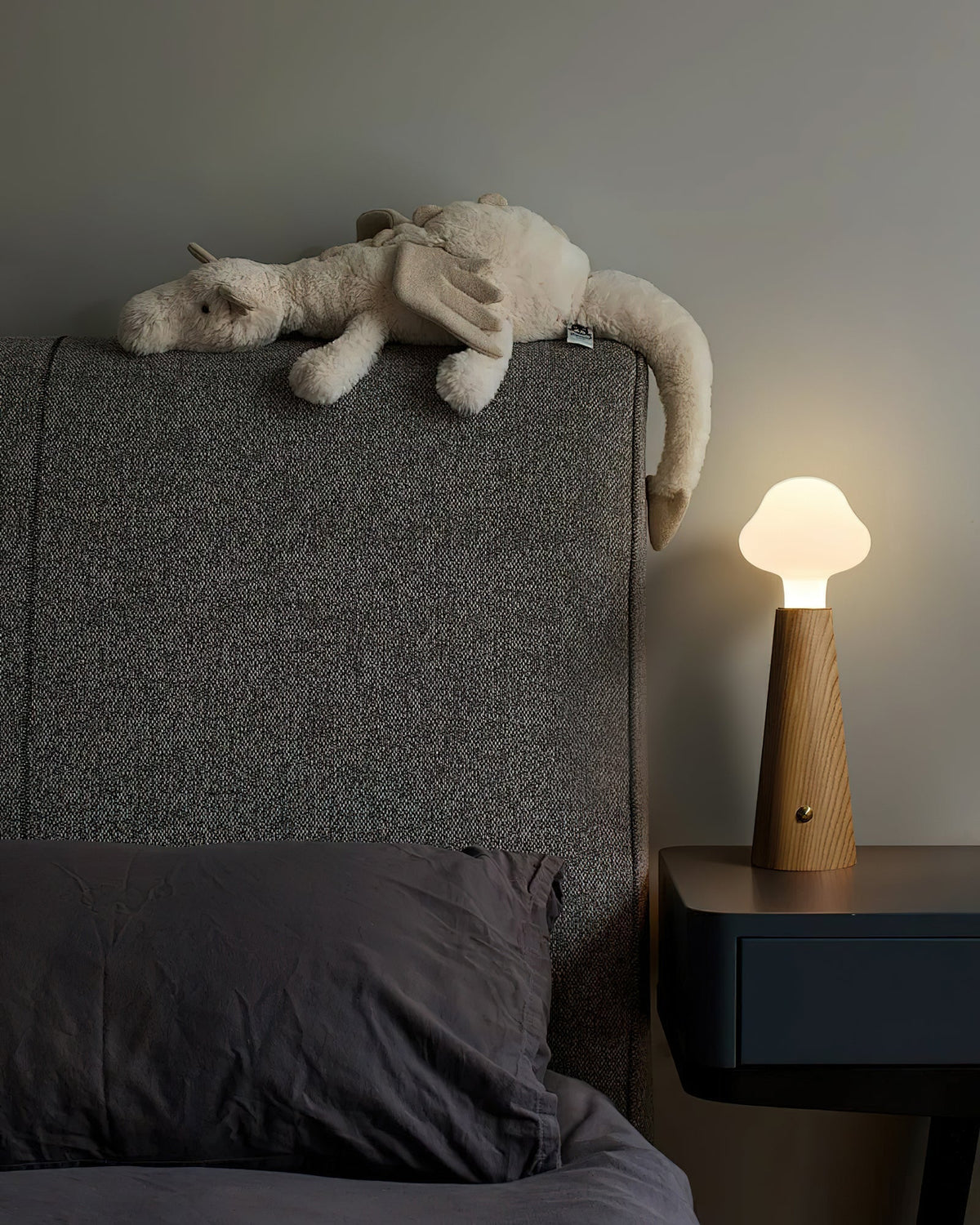 Mushio drewniana lampa stołowa w kształcie chmury