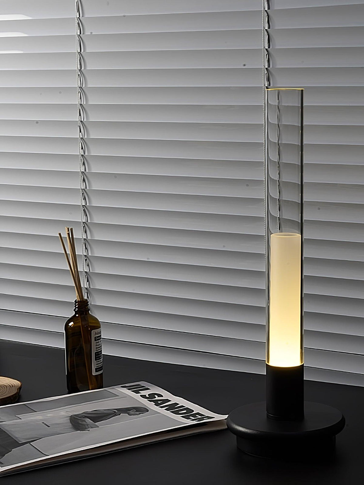 Tevi minimalistyczna lampa stołowa z akrylu