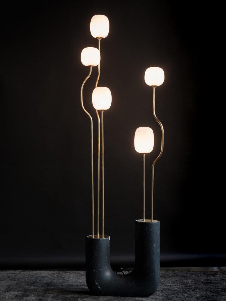 Avenoaya elegancka zewnętrzna lampa stojąca Comet