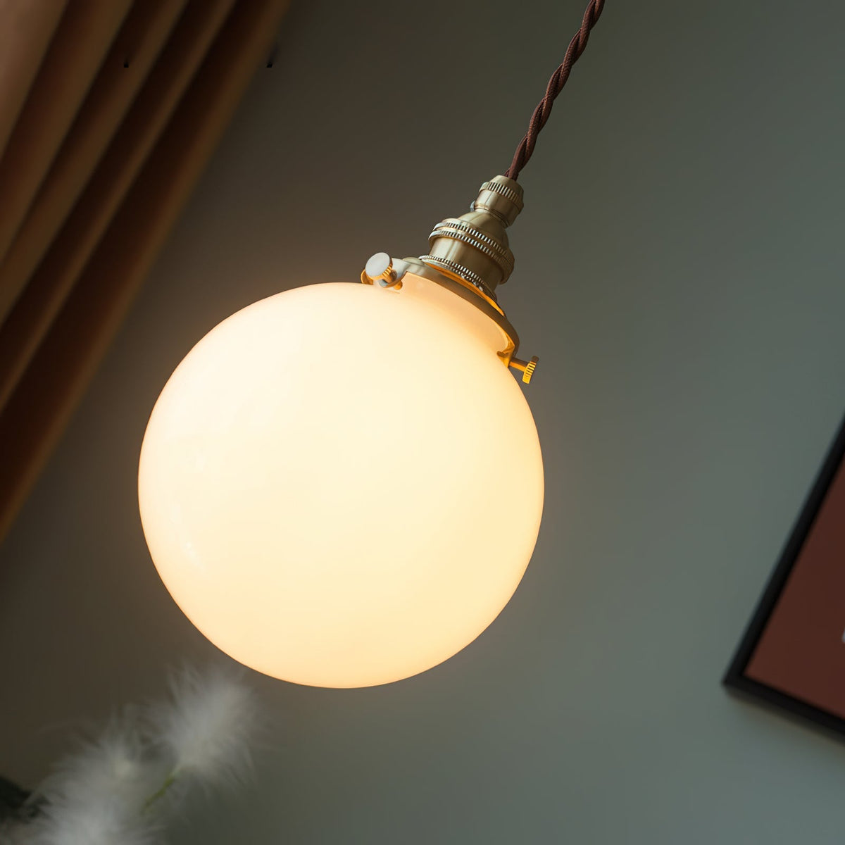 Lampa wisząca Droplet z miedzi i szkła mlecznego