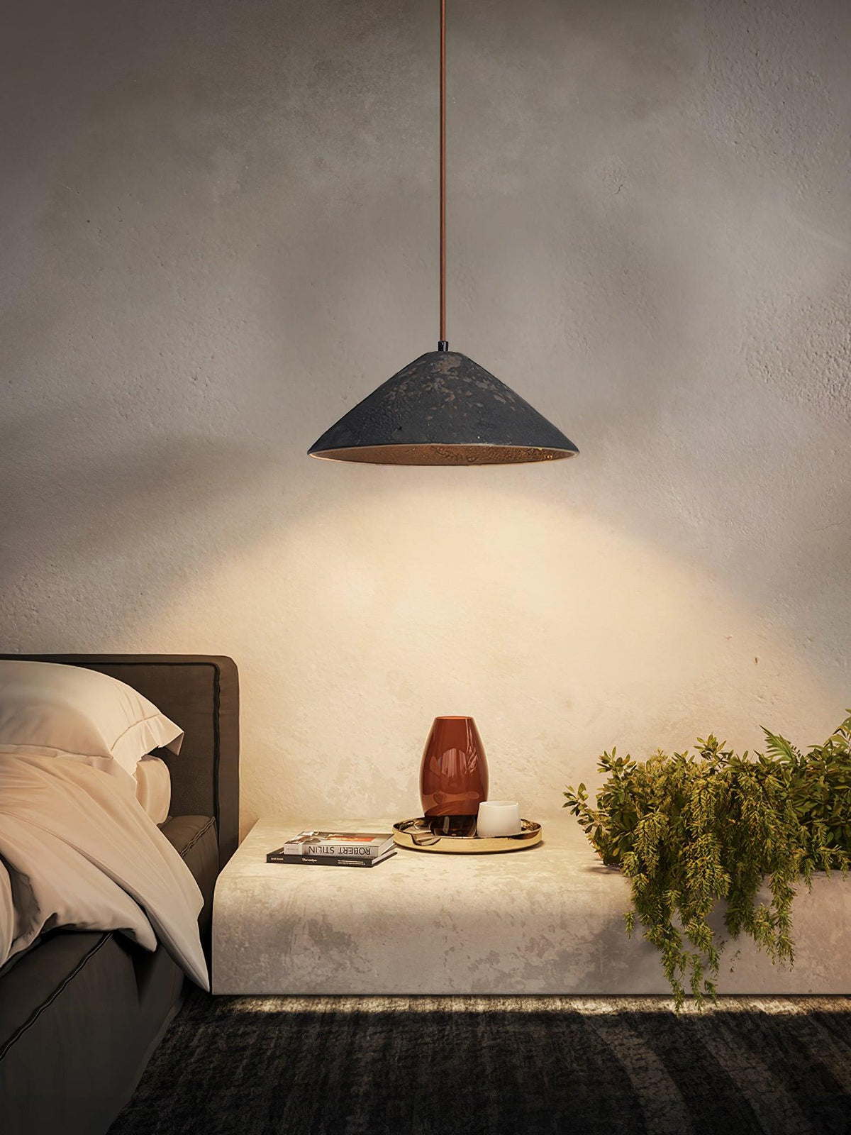 Lampa wisząca Sura z ceramiki w kształcie stożka łączy vintage'owy urok ze stylem minimalistycznym
