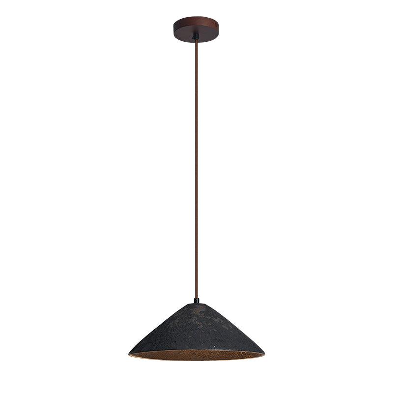 Lampa wisząca Sura z ceramiki w kształcie stożka łączy vintage'owy urok ze stylem minimalistycznym