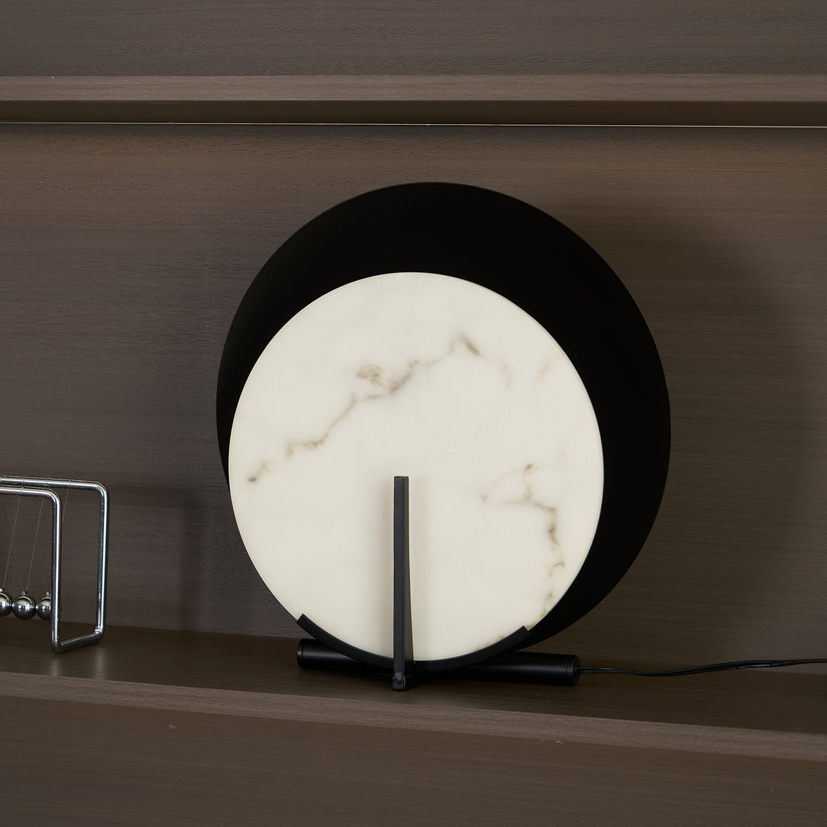 Astix półksiężycowa lampa stołowa z alabastrem