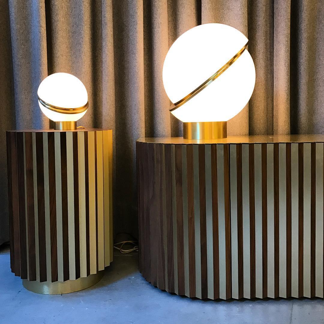 Solaria lampa stołowa futurystyczna