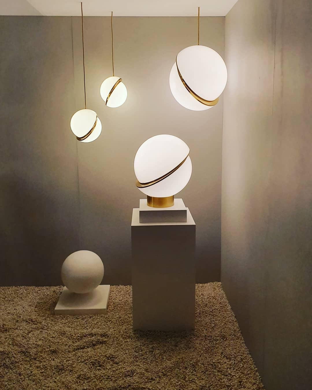 Solaria lampa stołowa futurystyczna