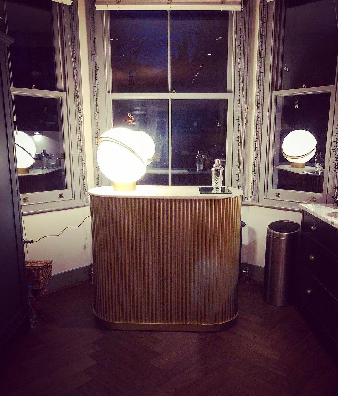 Solaria lampa stołowa futurystyczna