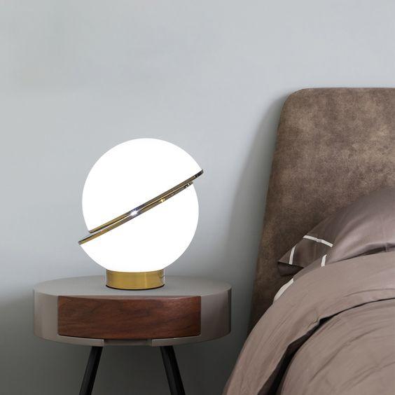 Solaria lampa stołowa futurystyczna