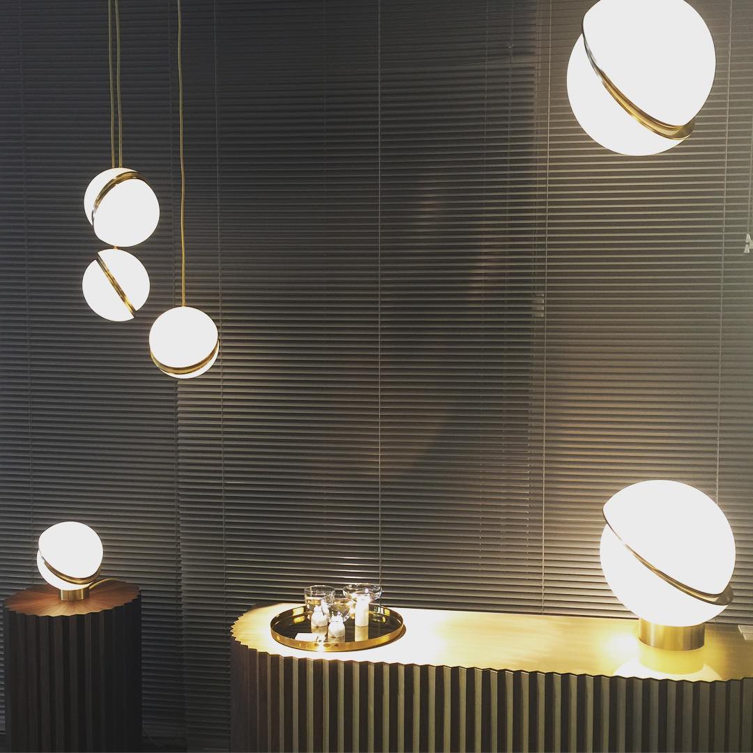 Solaria lampa stołowa futurystyczna