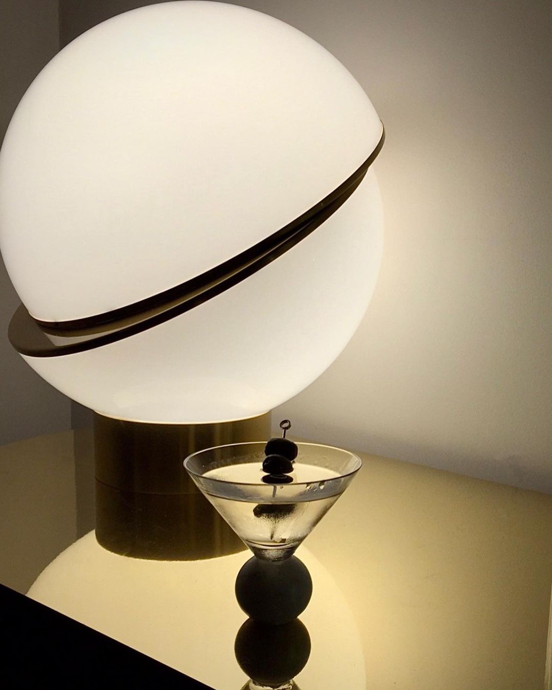 Solaria lampa stołowa futurystyczna