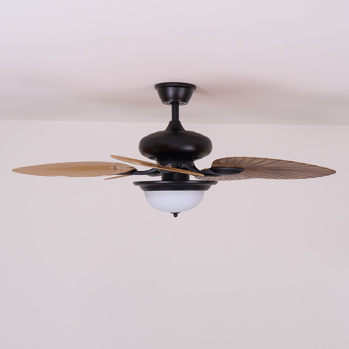 Viraalel wentylator sufitowy z lampą
