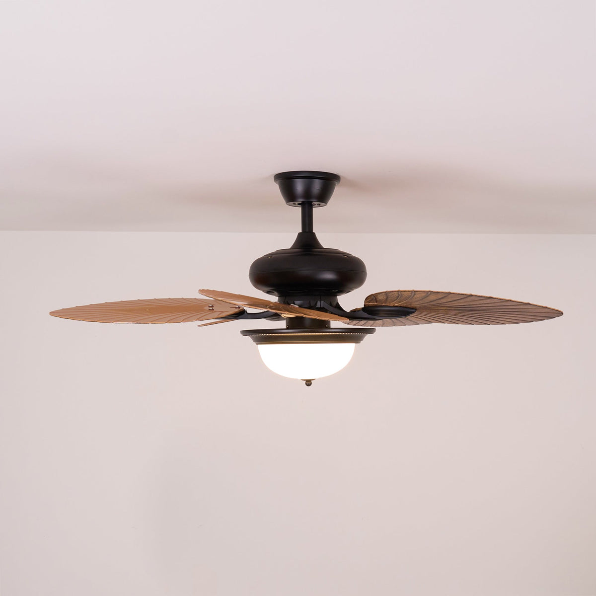 Viraalel wentylator sufitowy z lampą