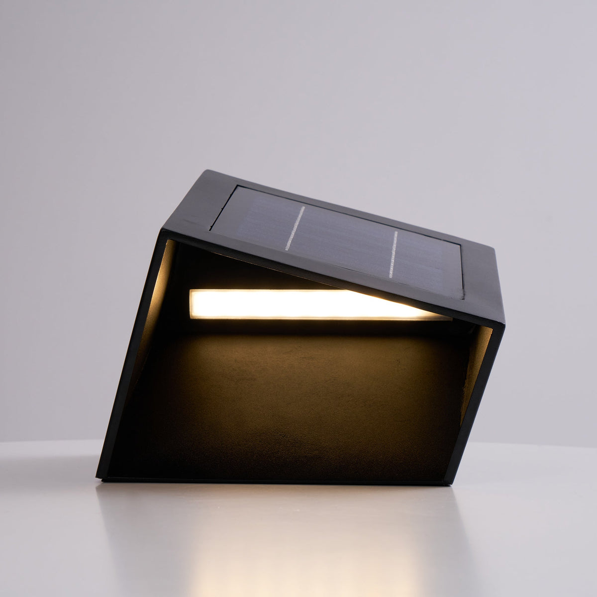 Voren zewnętrzna lampa ścienna zasilana energią słoneczną
